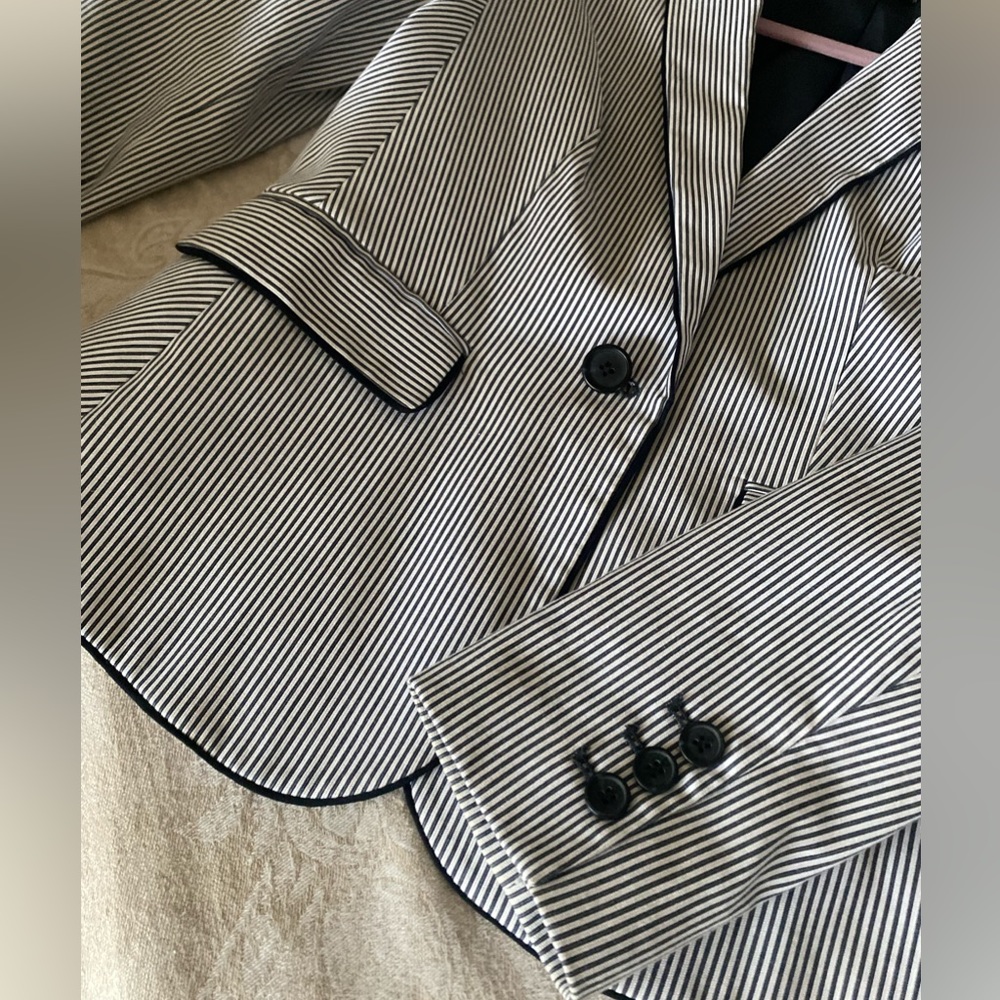 JONES NEW YORK Pinstripe Navy Blue White  Jacket Blazer 6P Lining Excellent
